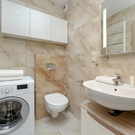 Appartamento Beautiful With A Spacious Balcony In By Renters Breslavia