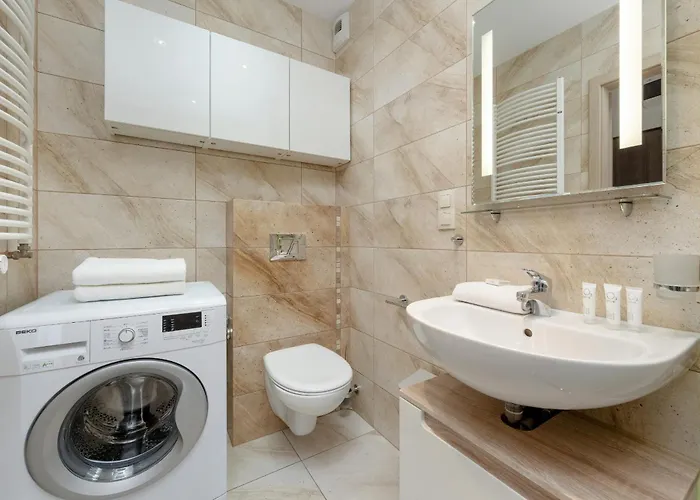 アパート Beautiful With A Spacious Balcony In By Renters ヴロツワフ