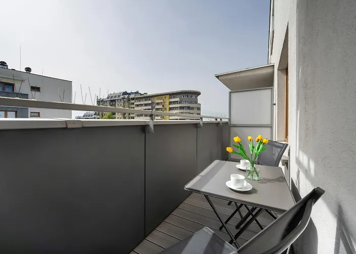 アパート Beautiful With A Spacious Balcony In By Renters ヴロツワフ