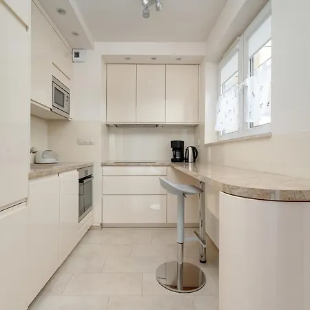 アパート Beautiful With A Spacious Balcony In By Renters ヴロツワフ