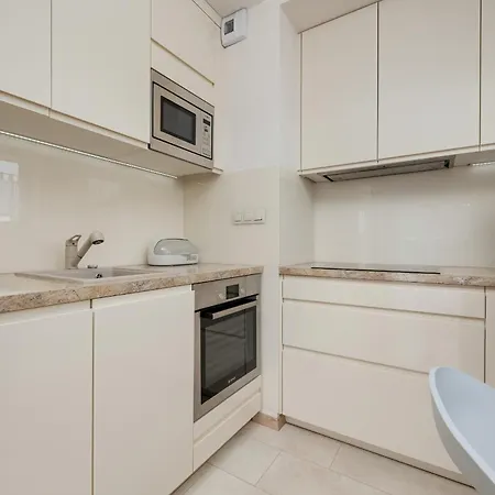 アパート Beautiful With A Spacious Balcony In By Renters *