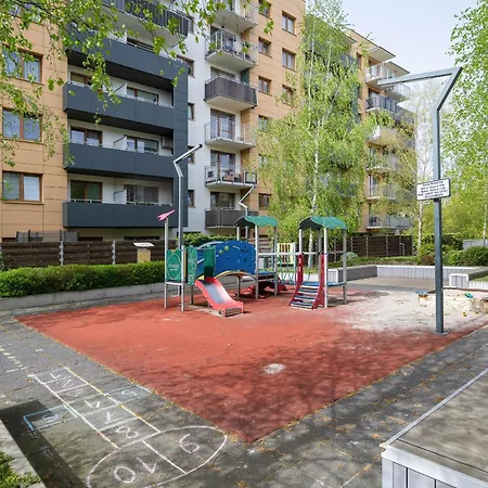 Beautiful With A Spacious Balcony In By Renters ヴロツワフ