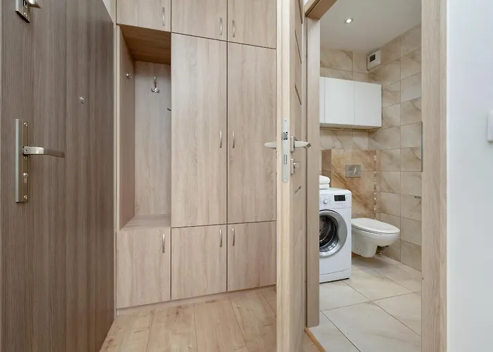 Beautiful With A Spacious Balcony In By Renters דירה